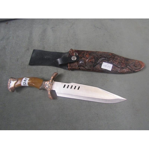 1341 - HUNTING DAGGER AND SHEATH, 40CM L