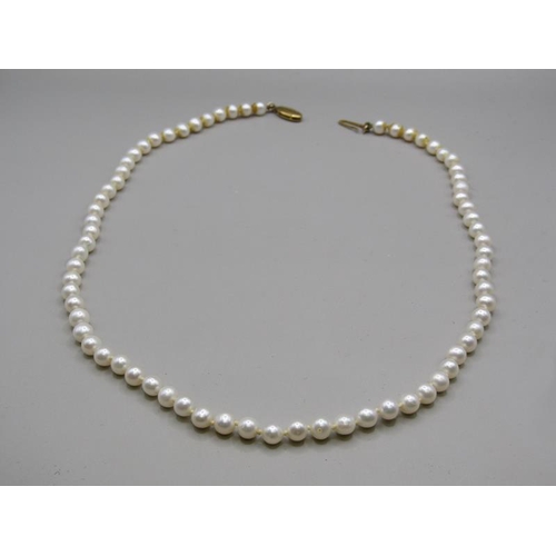 1539 - STRING OF PEARL BEADS WITH GOLD CLASP