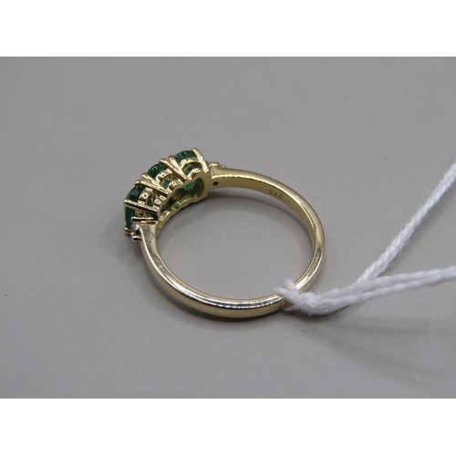 1587 - GOLD THREE STONE EMERALD SET RING, SIZE N 1/2