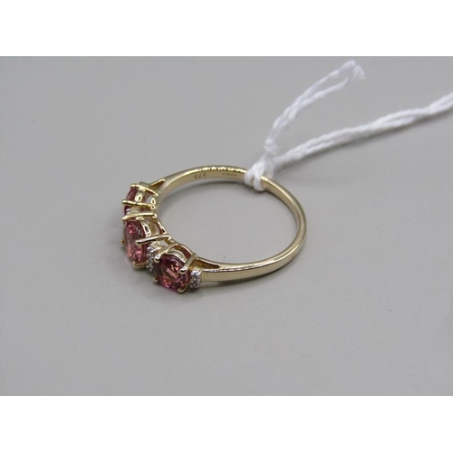 1589 - GOLD PINK TOURMALINE AND WHITE TOPAZ SET RING, SIZE P 1/2