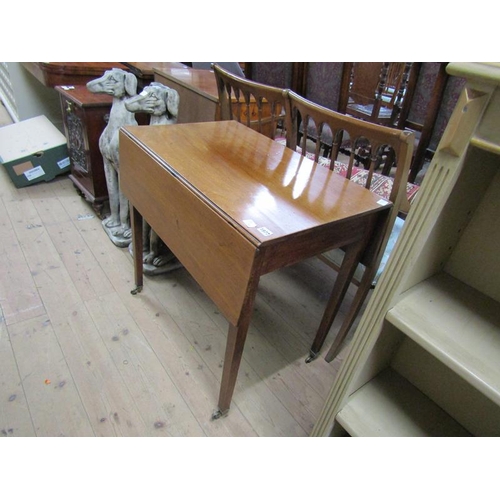 1977 - LATE GEORGIAN MAHOGANY PEMBROKE TABLE 76 x 71 cms