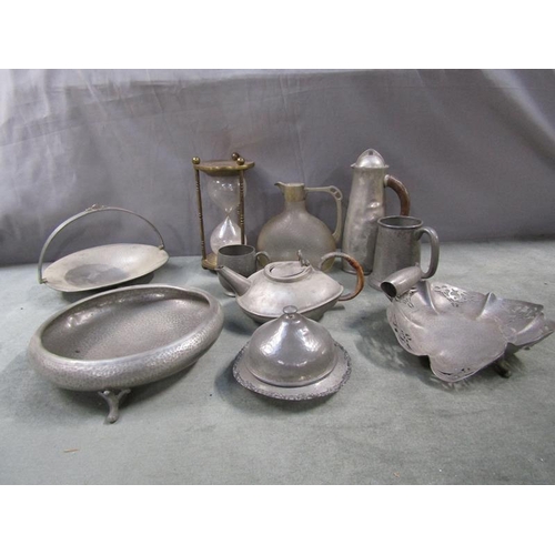 1241 - BOX OF MIXED METAL AND PEWTER WARE TO INCL TUDRIC