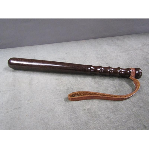 1385 - VINTAGE TRUNCHEON