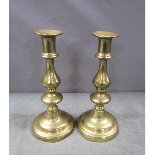 1394 - PAIR OF ANTIQUE BRASS CANDLESTICKS, 26CM H