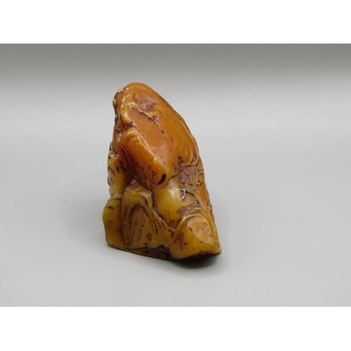 1416 - ORIENTAL CARVED AMBER TYPE FIGURE