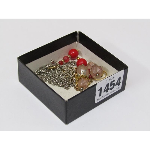 1454 - BOX OF MIXED JEWELLERY TO INCL SMALL AMOUNT OF GOLD