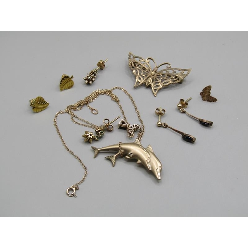 1488 - SMALL BOX OF MIXED 9ct AND OTHER GOLD AND METAL, TO INC. BUTTERFLY AND DOLPHIN BROOCH