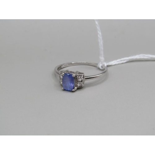 1510 - 9ct WHITE GOLD STONE SET RING