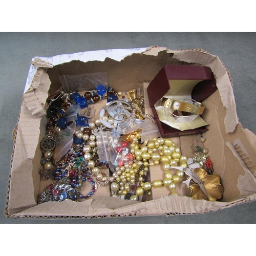 1721 - BOX OF MIXED COSTUME JEWELLERY