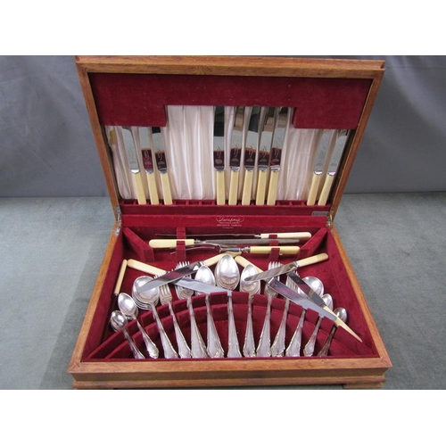 1725 - CANTEEN OF SILVER PLATED CUTLERY