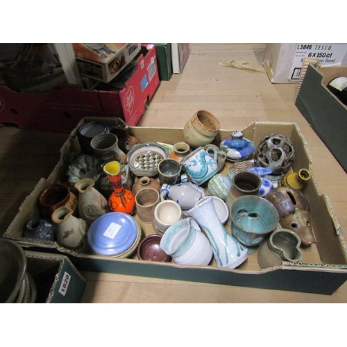 1819 - BOX OF MIXED STUDIO POTTERY WARES