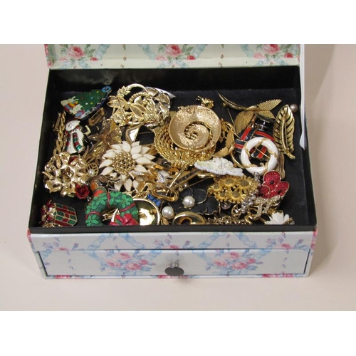 1619 - TWO BOXES OF COSTUME JEWELLERY, BROCHES ETC.