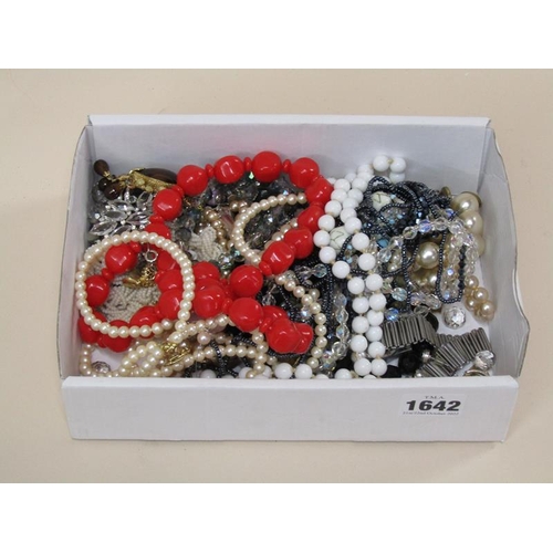 1642 - TRAY OF COSTUME JEWELLERY INC. BEADS, NECKLACES