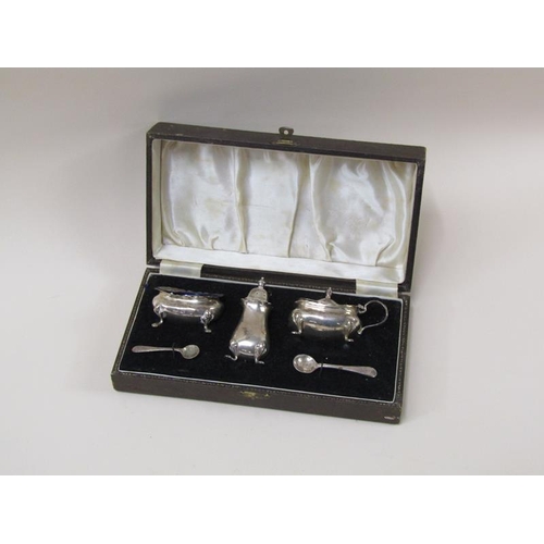 1653 - BOXED SILVER CRUET SET