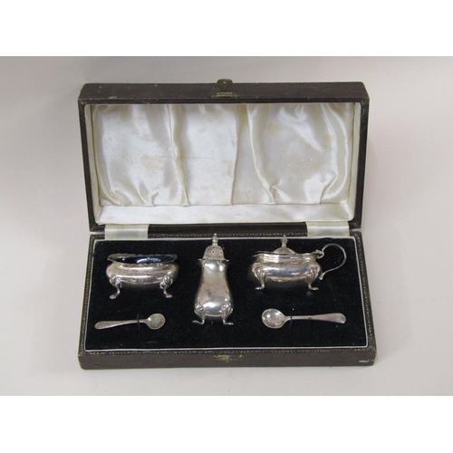 1653 - BOXED SILVER CRUET SET