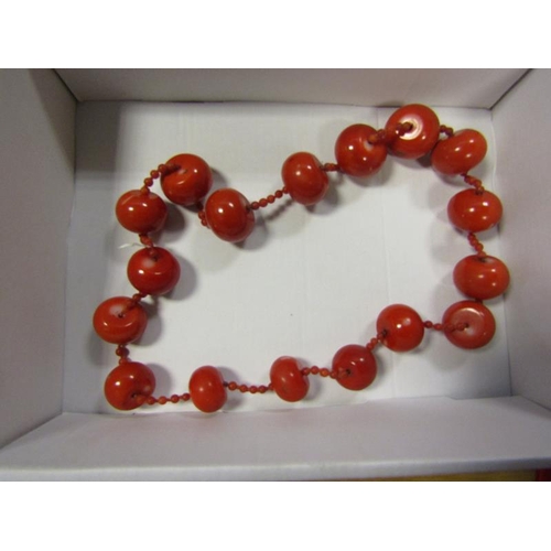 1768C - CORAL NECKLACE
248.3 g