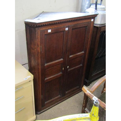 608 - GEORGIAN OAK CORNER CABINET