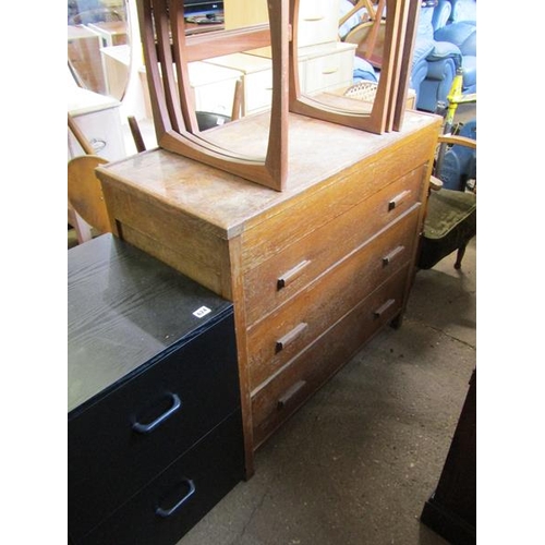 622 - OAK THREE DRAWER CHEST