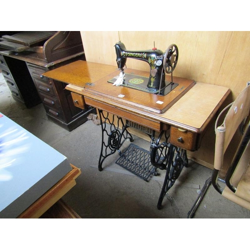 628 - SINGER TREDDLE SEWING MACHINE