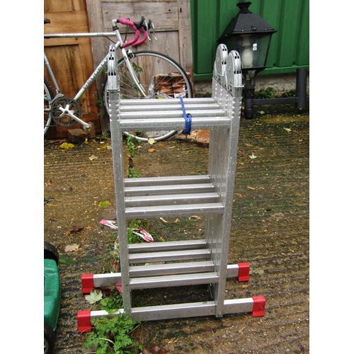 1044 - ALUMINIUM EXTENDING LADDER