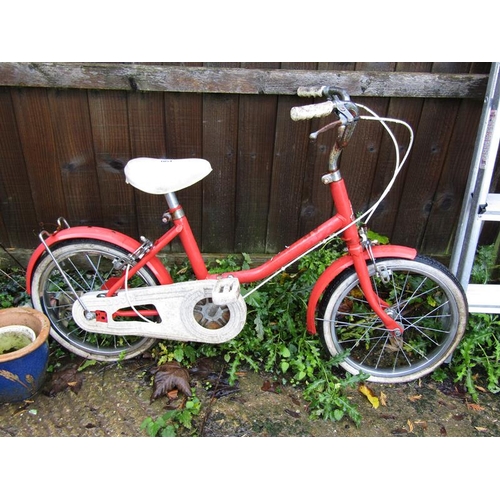 1054 - CHILDS BIKE