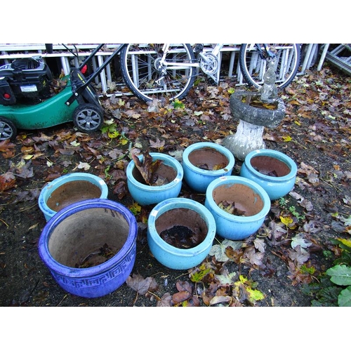 1068 - QTY OF GARDEN POTS; BIRD BATH