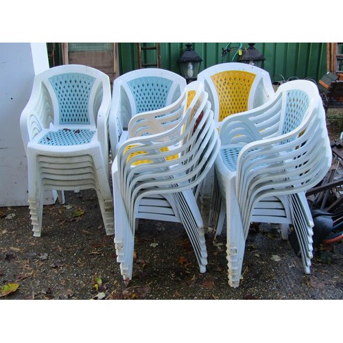 1071 - LARGE QTY OF PLASTIC STACKING CHAIRS