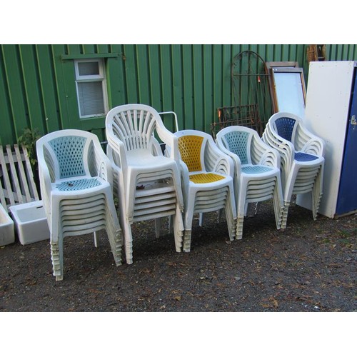 1072 - LARGE QTY OF STACKING PLASTIC CHAIRS