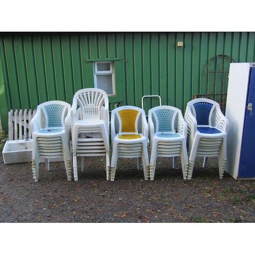 1072 - LARGE QTY OF STACKING PLASTIC CHAIRS