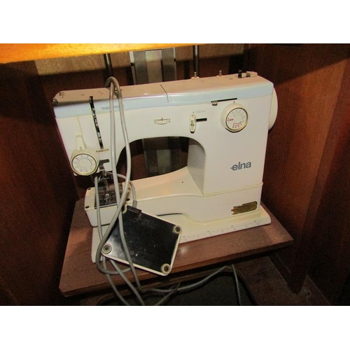 SEWING MACHINE IN CASE