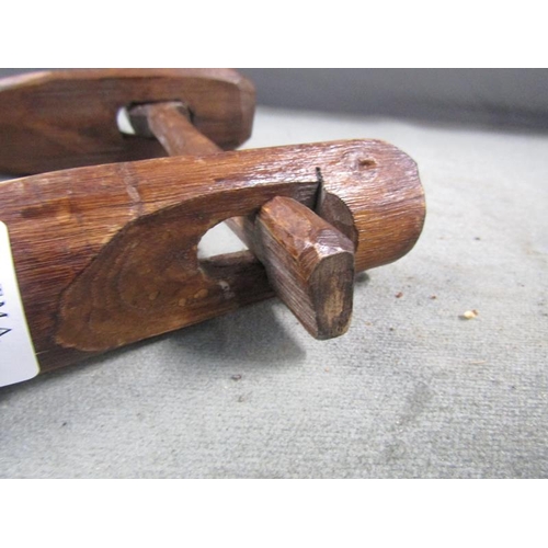 1245 - EARLY WOODEN SHEEP SHACKLE, 24CM W