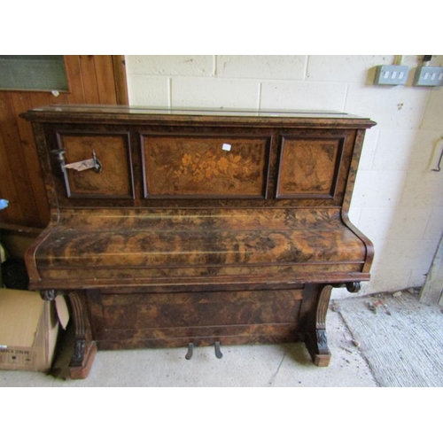 800 - UPRIGHT PIANO