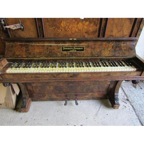 800 - UPRIGHT PIANO