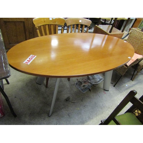 889 - OVAL TABLE