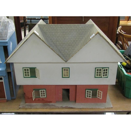 898 - VINTAGE DOLLS HOUSE