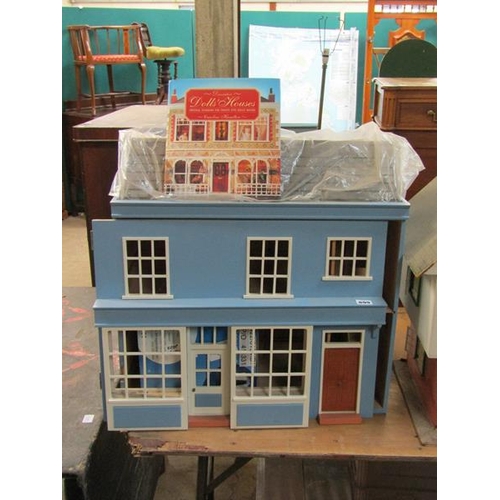 899 - VINTAGE DOLLS HOUSE