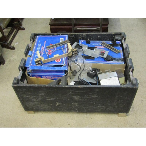 900 - LARGE TRUNK CONTAINING QTY OF SOLID NICKEL O GAUGE TRACK