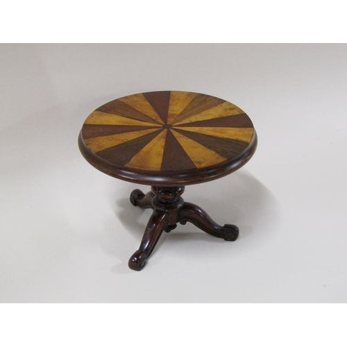 1459 - A 19c mahogany circular pedestal tripod table, the circular table top patera inlaid with rosewood, s... 