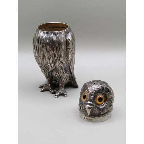 1535 - A mid Victorian silver owl pepper pot with glass eyes, makers mark for Daniel & Charles Hurle, Londo... 