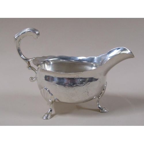 1764 - A pair of George II sauce boats, c.1745, 14.6ozt, each 16.5cm w.