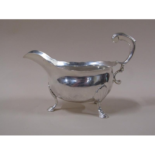 1764 - A pair of George II sauce boats, c.1745, 14.6ozt, each 16.5cm w.