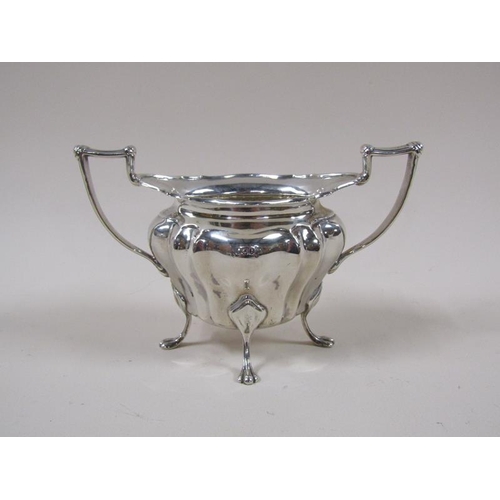 1772 - Three piece silver tea service by Walker & Hall, Sheffield 1910/11, 40ozt, teapot 30cm w.