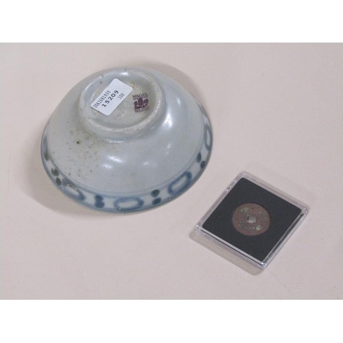 1977 - A Tek Sing Treasure tea bowl, 10.5cm diam.  In presentation box and with coin.