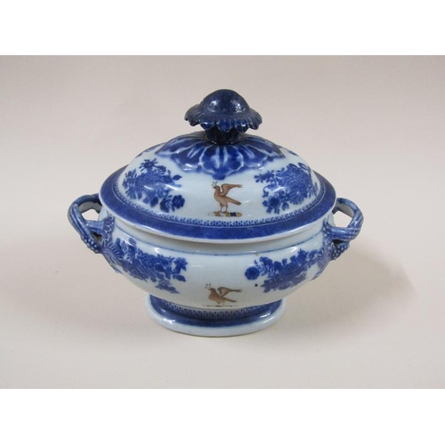 1979 - A 19c Oriental Armorial tureen and cover, 18cm h.