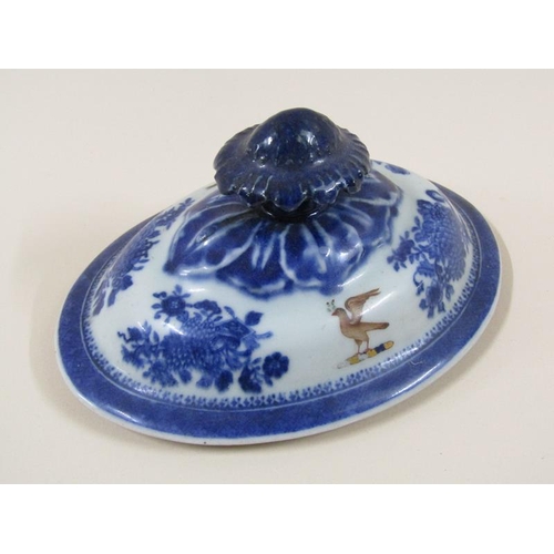 1979 - A 19c Oriental Armorial tureen and cover, 18cm h.