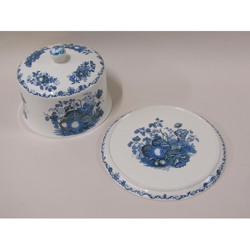 1982 - A Masons blue fruit basket stilton cheese dish and cover, base 31cm diam.