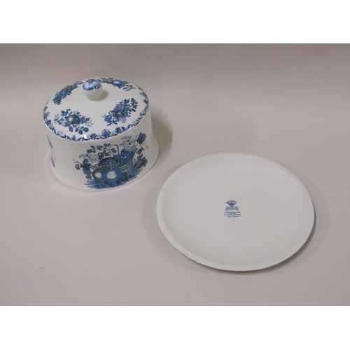 1982 - A Masons blue fruit basket stilton cheese dish and cover, base 31cm diam.