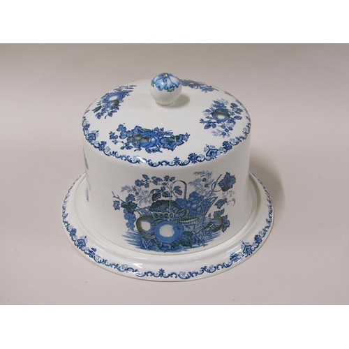 1982 - A Masons blue fruit basket stilton cheese dish and cover, base 31cm diam.