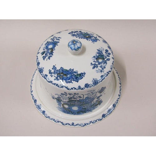 1982 - A Masons blue fruit basket stilton cheese dish and cover, base 31cm diam.