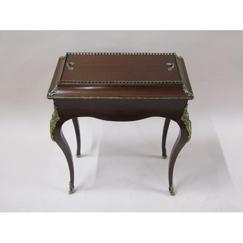 2053 - A 19c French style mahogany ormolu mounted jardinière stand with lift off cover on tapering cabriole... 